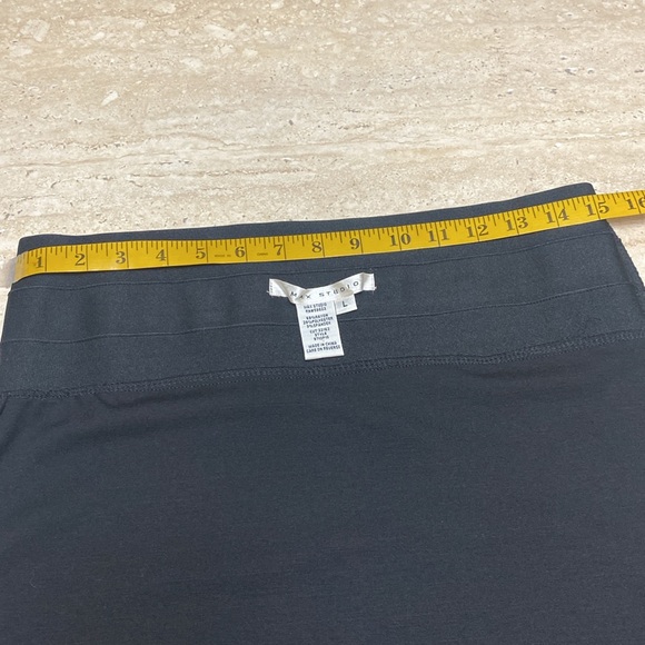 Max Studio Pencil Skirt, Excellent Condition, no flaws, measurements in photos - Picture 7 of 12